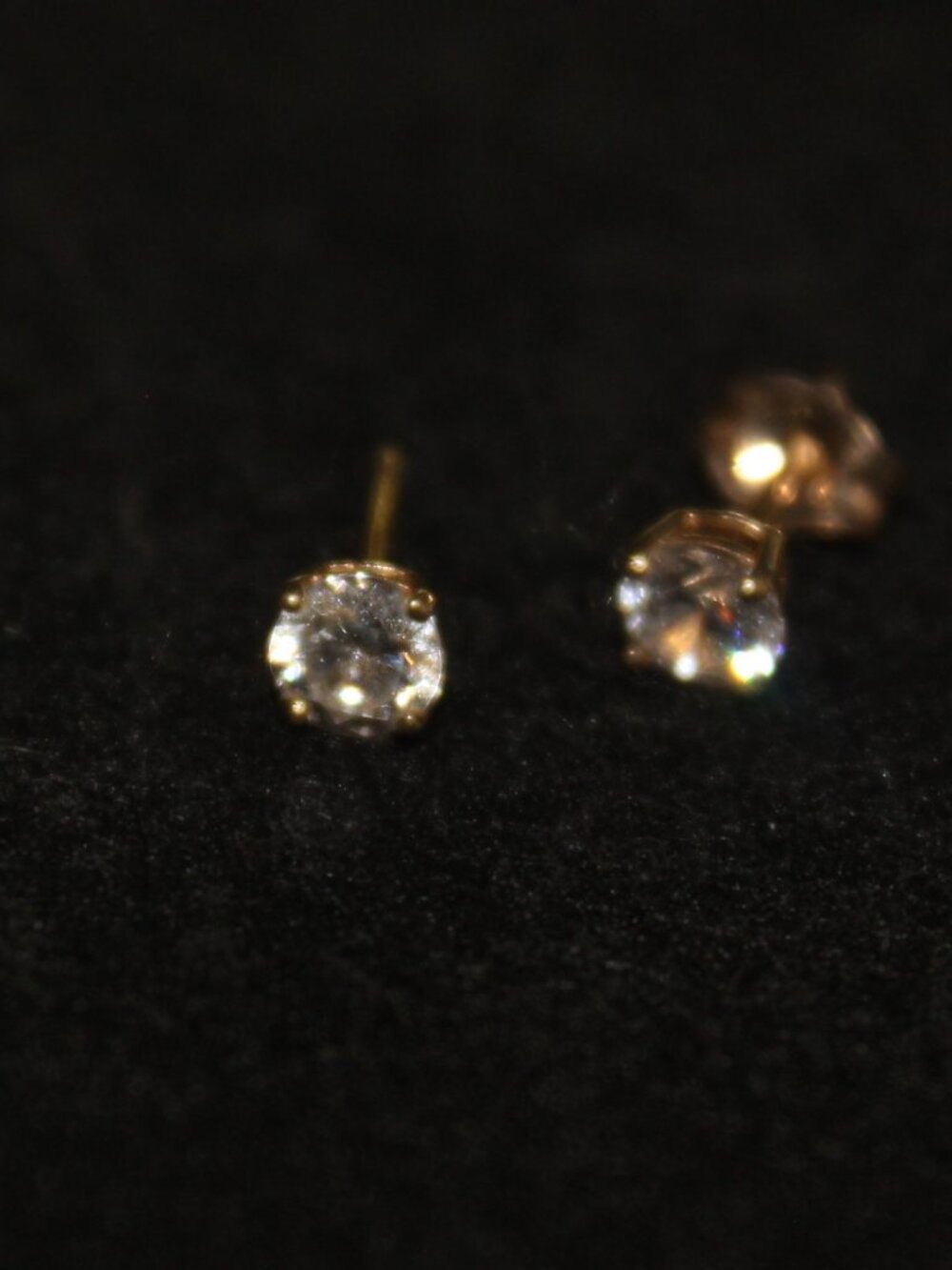 Genuine 14K Yellow Gold w 1/4 .025 Sparkling Pushback Earrings Retail $299